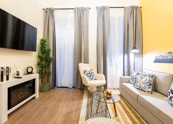 Family With Elevated King-size Loft Bed L Walk To Centre