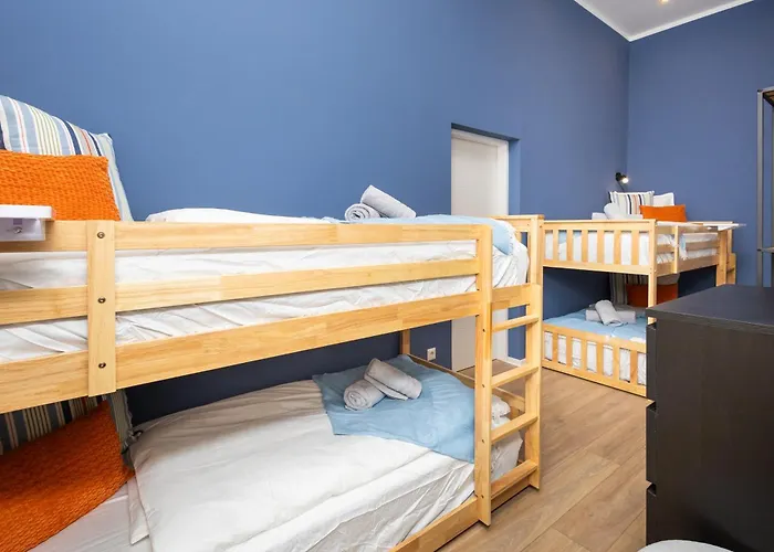 Apartman Family With Elevated King-size Loft Bed L Walk To Centre Bécs
