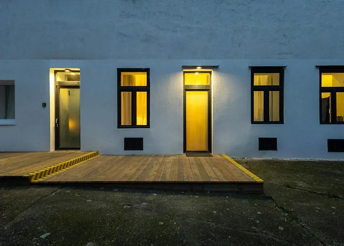 Family With Elevated King-size Loft Bed L Walk To Centre *