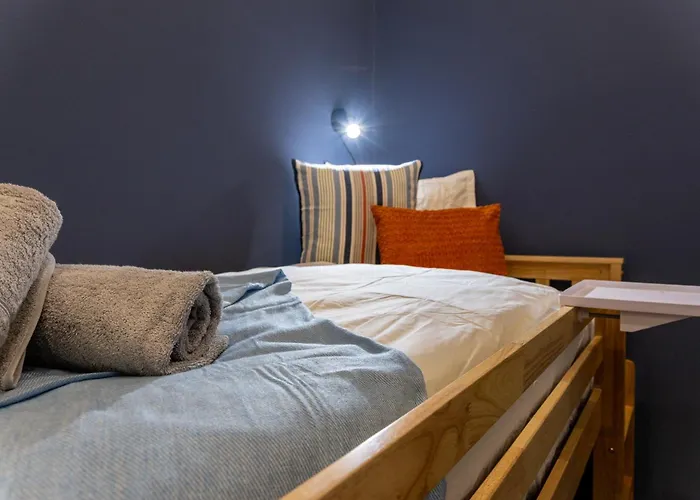 Family With Elevated King-size Loft Bed L Walk To Centre Bécs