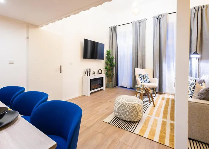 Family With Elevated King-size Loft Bed L Walk To Centre فيينا