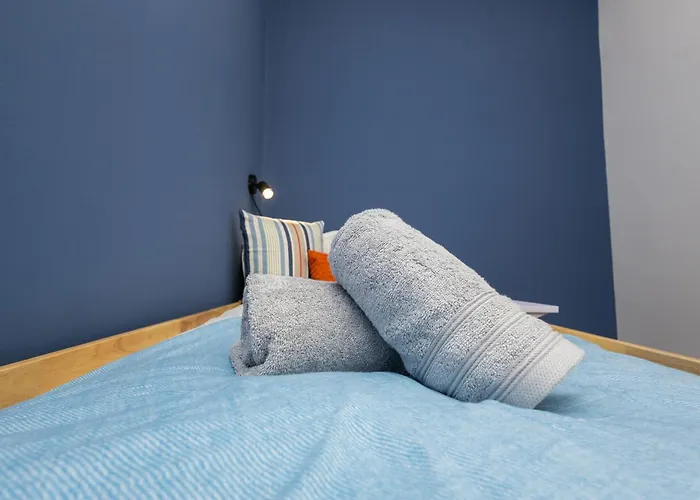 Apartman Family With Elevated King-size Loft Bed L Walk To Centre
