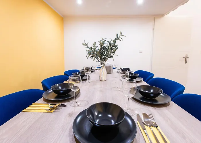 Family With Elevated King-size Loft Bed L Walk To Centre Apartman *