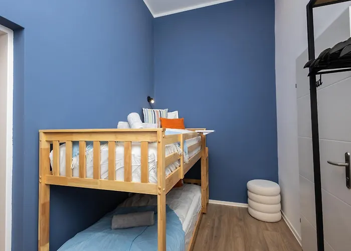 Apartman Family With Elevated King-size Loft Bed L Walk To Centre Bécs