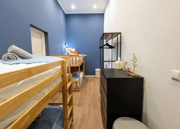 Apartman Family With Elevated King-size Loft Bed L Walk To Centre