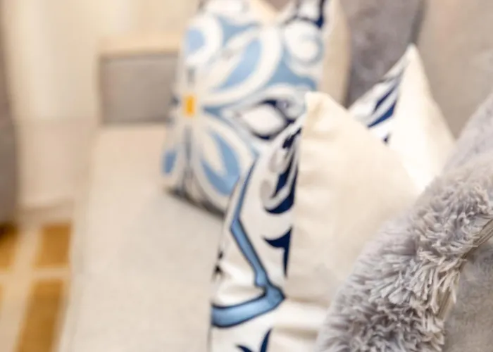 Family With Elevated King-size Loft Bed L Walk To Centre Bécs