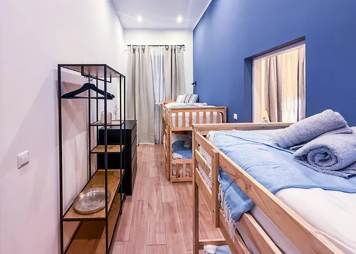 Family With Elevated King-size Loft Bed L Walk To Centre Apartman *