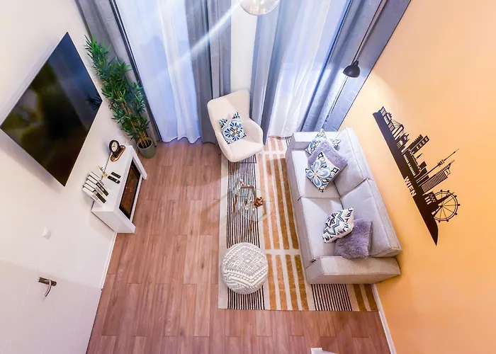 شقة Family With Elevated King-size Loft Bed L Walk To Centre *
