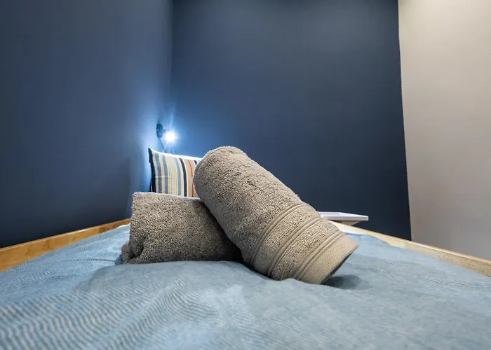 Family With Elevated King-size Loft Bed L Walk To Centre Apartman Bécs